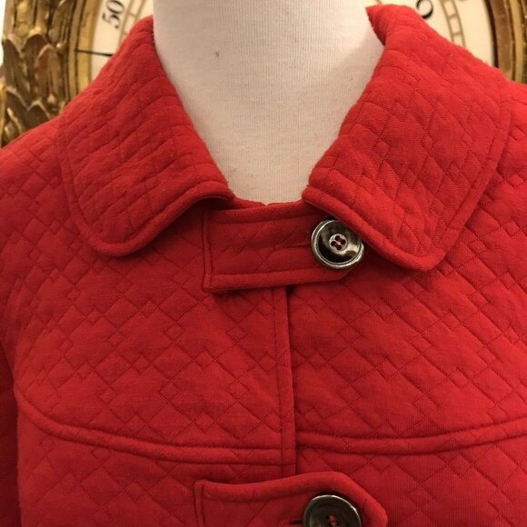 R Q T. Size Medium. Soft Quilted Button Front Short Jacket w/ Tabs. B19 - Picture 2 of 7
